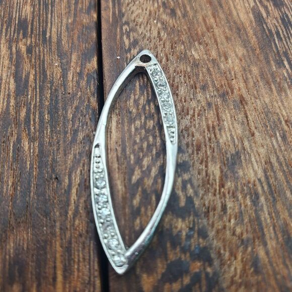 Silver tone teardrop openwork portal pendant - Picture 1 of 2